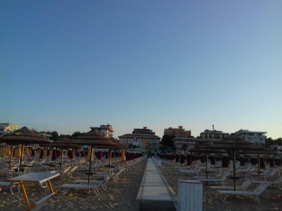 Residence Edera Ρίμινι Εξωτερικό φωτογραφία